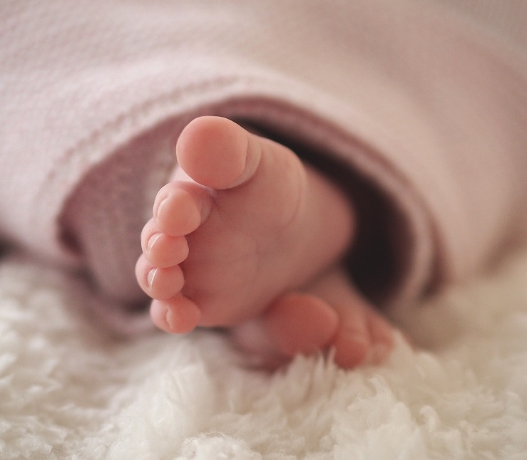 תינוק שנולד - רגל
