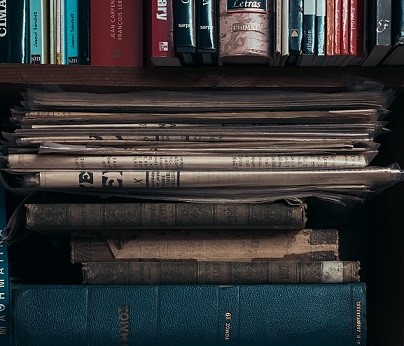 עיתונים וספרים בלועזית