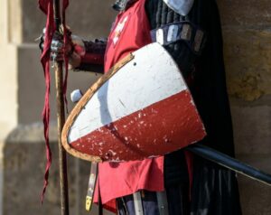 מגן ביד של חייל מתקופת הביניים